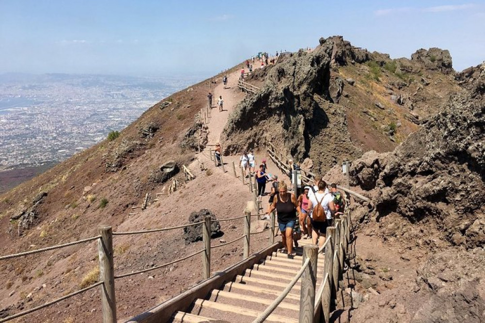 From Naples - Mt. Vesuvius Tour with Wine Tasting (in French)