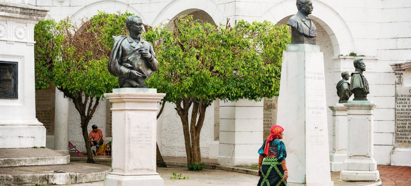 Casco Antiguo walking tour and Panama Canal