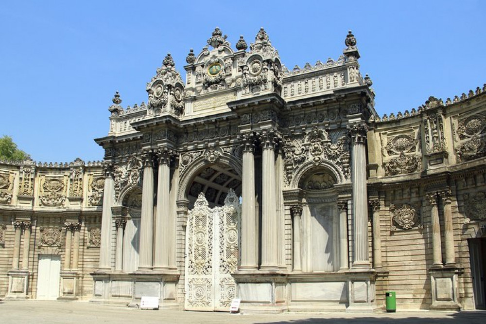 Istanbul Two Continents Tour Including Dolmabahçe Palace and Bosphorus