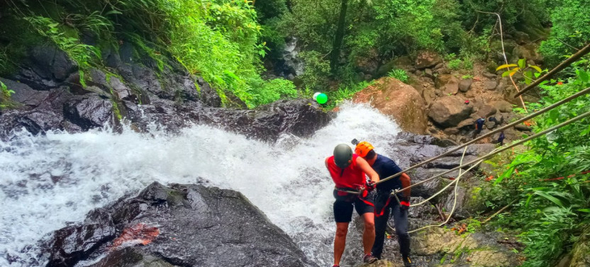 Rappel and Hike La India Dormida Anton valley Tour