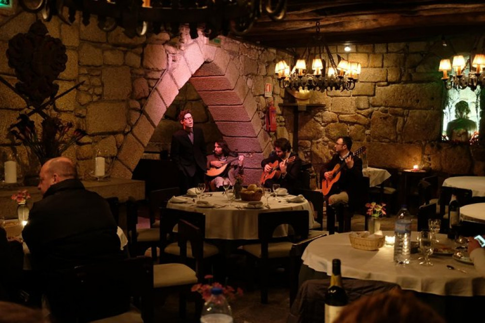 Porto Moonlight Walk & Fado Dinner