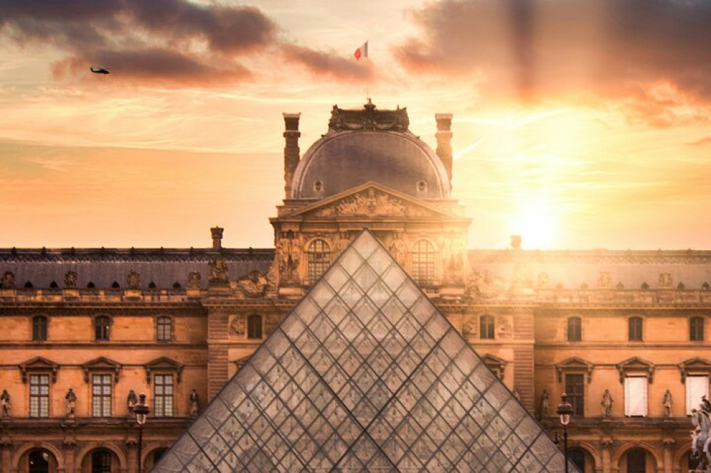 Louvre Museum Treasures Small-Group Guided Tour