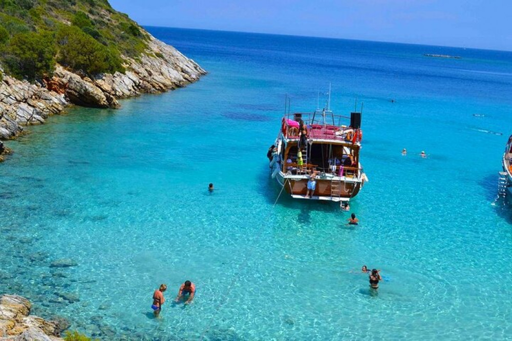 Pirate Boat Tour In Bodrum with BBQ Lunch & Fresh Fruit