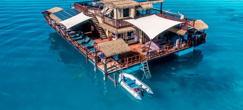 Seventh Heaven Fiji: Floating Bar Experience - 10:30AM Session