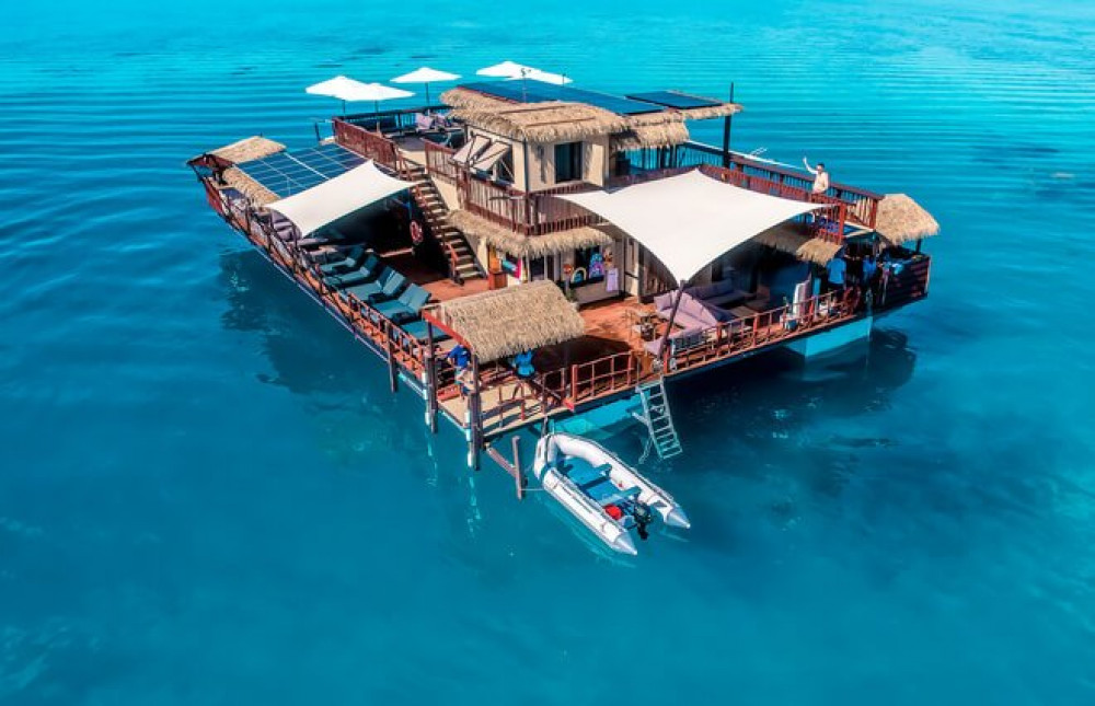 Seventh Heaven Fiji: Floating Bar Experience - 11AM Session