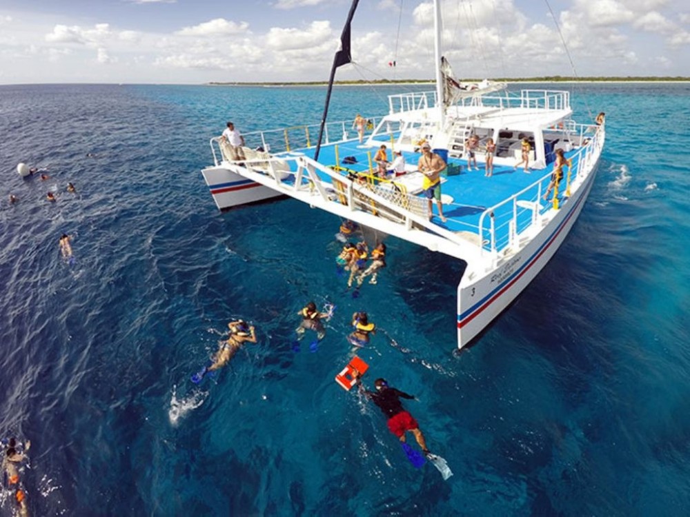 power catamaran and snorkel costa maya