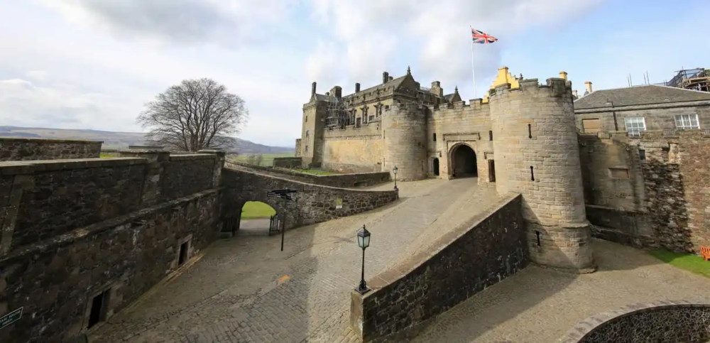 1 Day Tour: Stirling Castle, Loch Lomond & Whisky