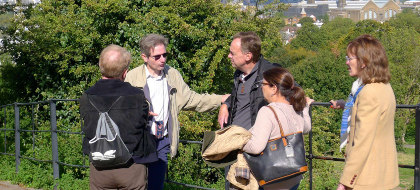 Expert-led Greenwich History Tour With Riverboat Ride