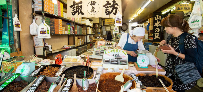 Expert-led Tokyo Tsukiji Market Experience