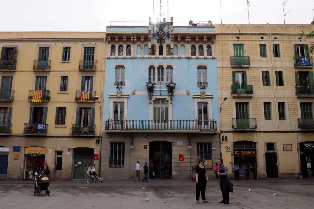 Expert-led Catalan Independence In Barcelona in Gracia Neighborhood