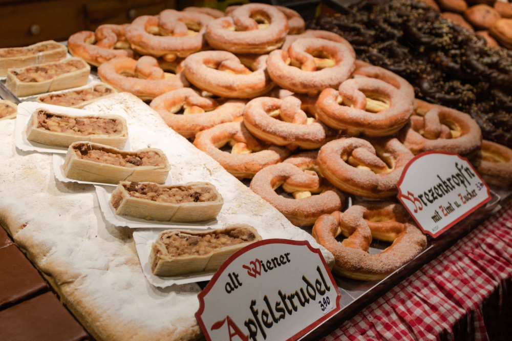 Expert-led Vienna Food Tour: Christmas Market Traditions