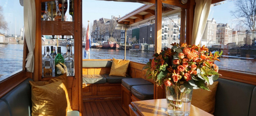 Private Expert-led Amsterdam Canal History Cruise