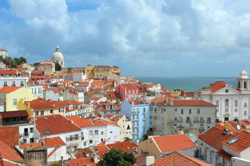 Expert-led Alfama Neighborhood Tour