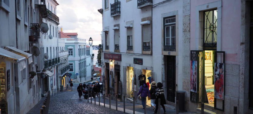 Private Expert-led Alfama Neighborhood Tour