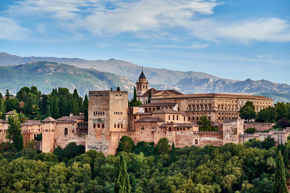 Granada: Alhambra 3h Guided Tour with Nasrid Palace