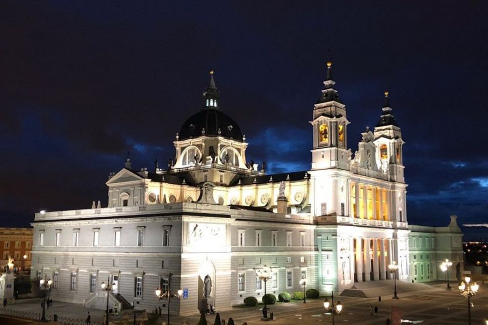 Enchanted Madrid Evening Walking Tour (Spanish)