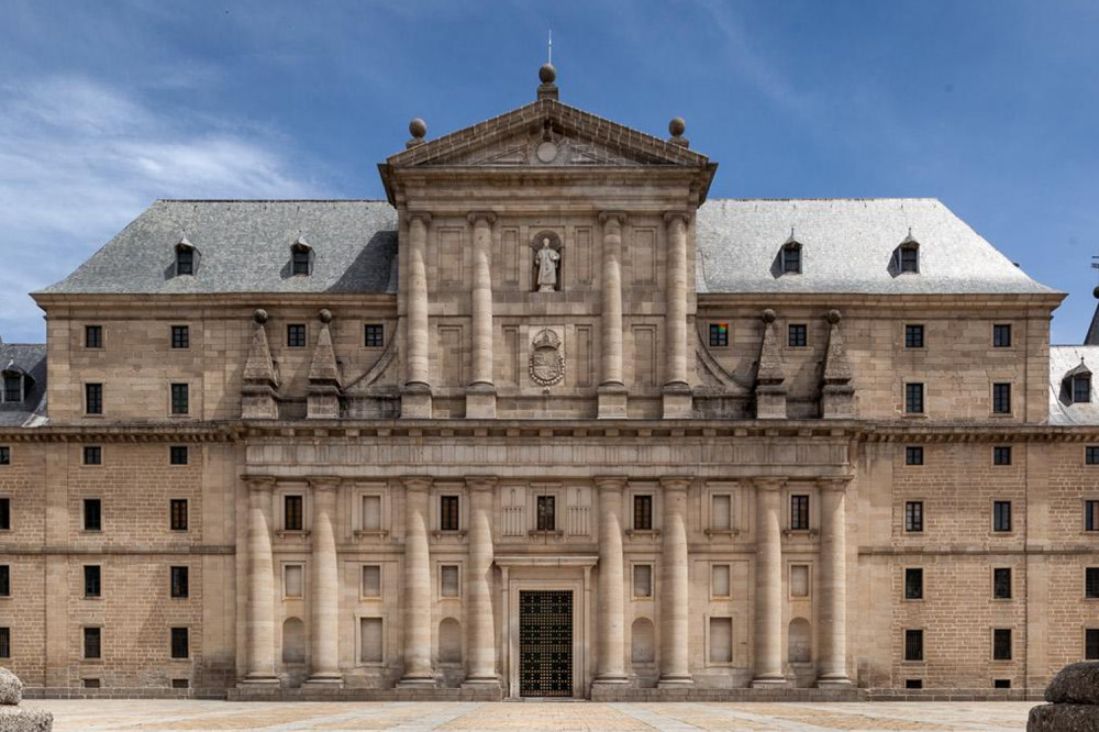 Private Excursion to El Escorial Monastery and Valle de los Caídos