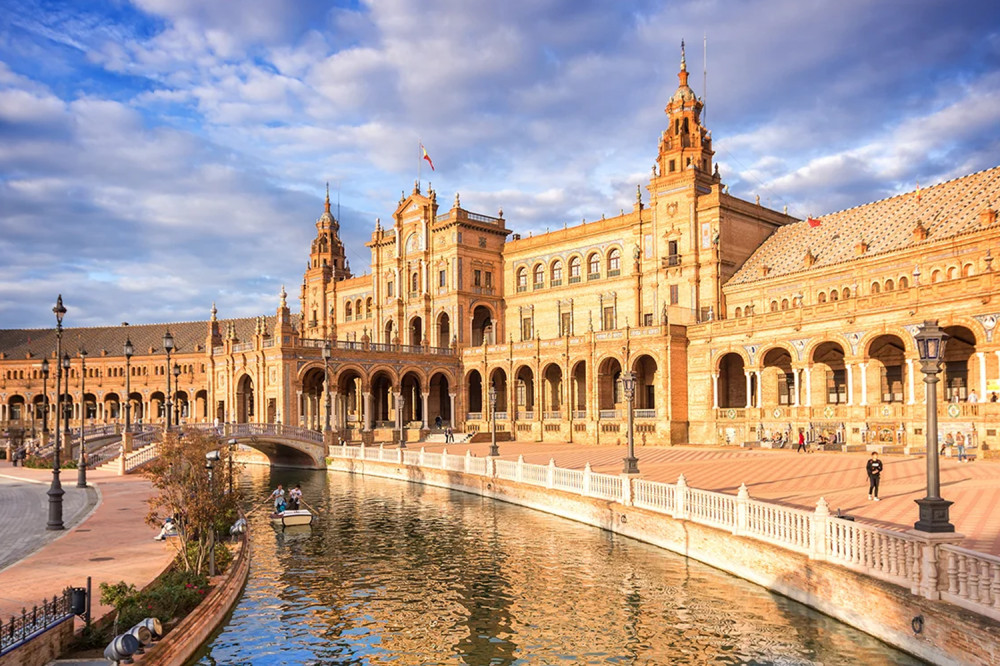 Secrets of Maria Luisa Park and Plaza de España Private Tour