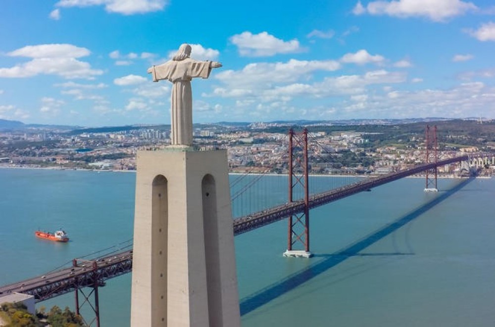 Lisbon River Side & Cristo Rei - TUK TUK TOUR - Lisbon | Project Expedition