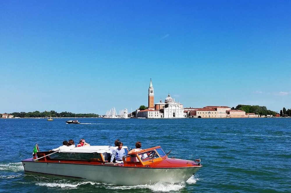 VENICE: 1 Day Private Walking Tour & Cruise of Islands