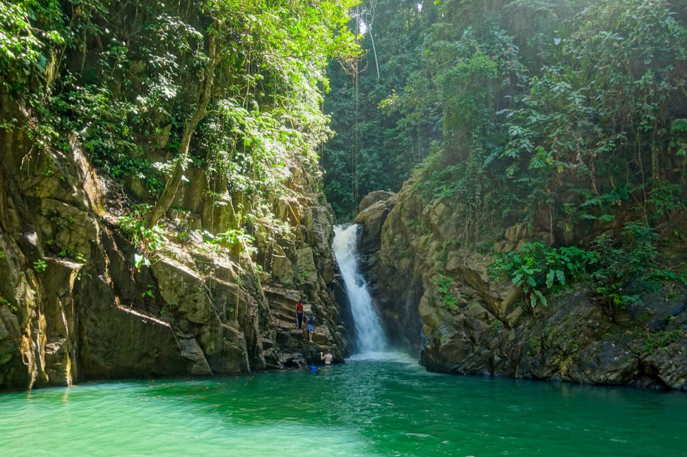 Paria Waterfall Adventure Hike