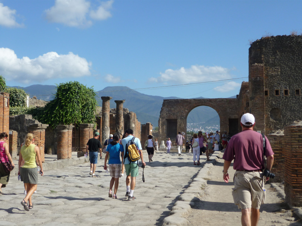 From Naples: Explore Pompeii with an Archaeologist - 3 hours - Private Tour