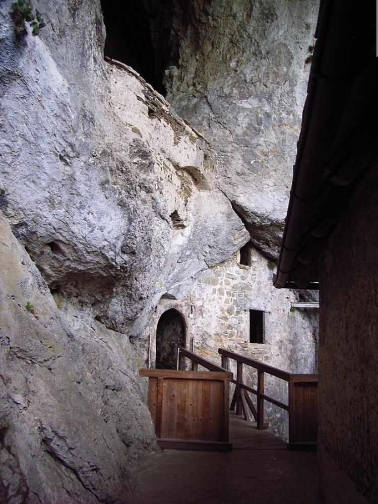 Predjama Castle