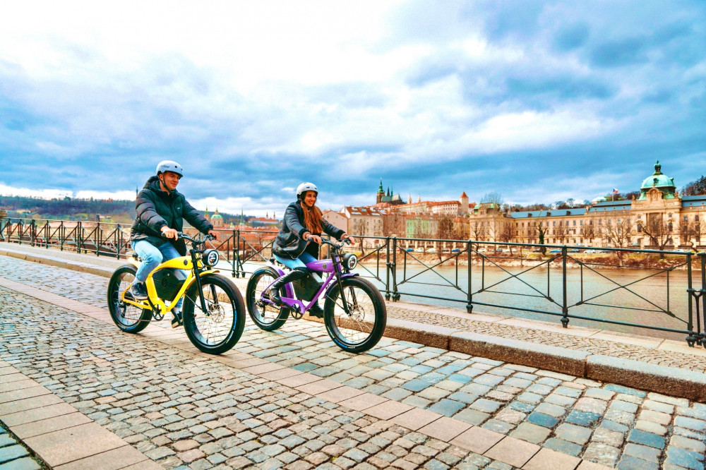 Viewpoints & Castle on eBike Cafe-Racer