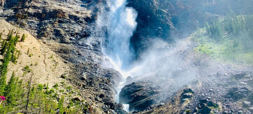 Lake Louise, Moraine & Takakkaw Falls Day Tour from Calgary/Canmore/Banff