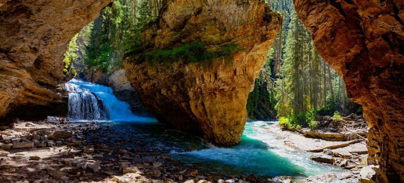 Tour of Lake Louise & Moraine, Johnston Canyon from Calgary/Canmore/Banff