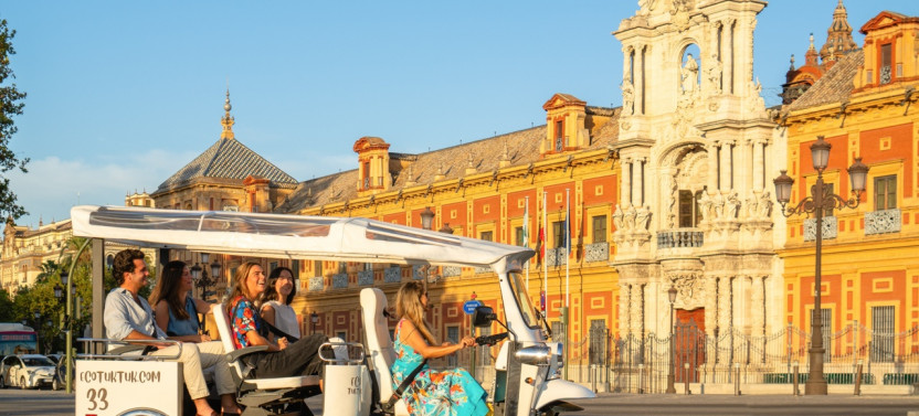 Seville Expert Tour in Private Eco Tuk Tuk