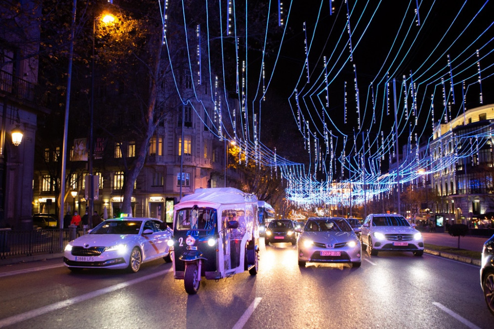 Madrid Christmas Lights Tour in Private Eco Tuk Tuk