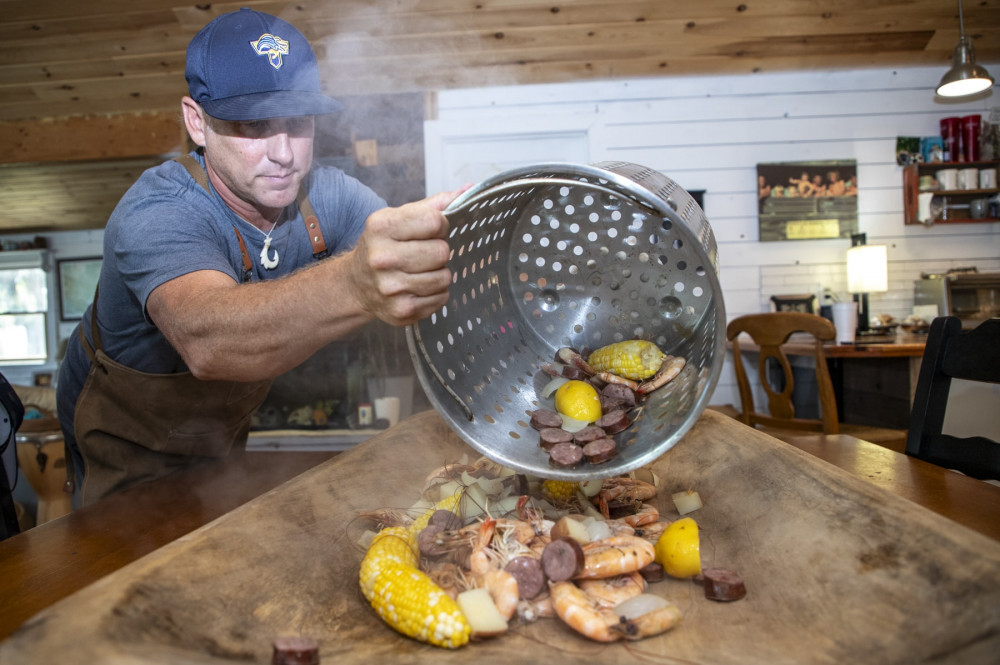 Southern Cooking Class and Low-Country Boil With Clay on Wilmington Island