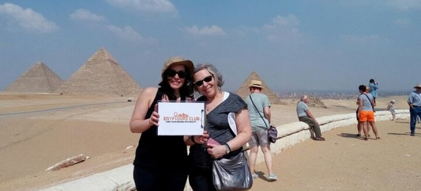 Cairo Highlights Day Tour: Giza Pyramids, GEM & Khan El Khalili Bazaar