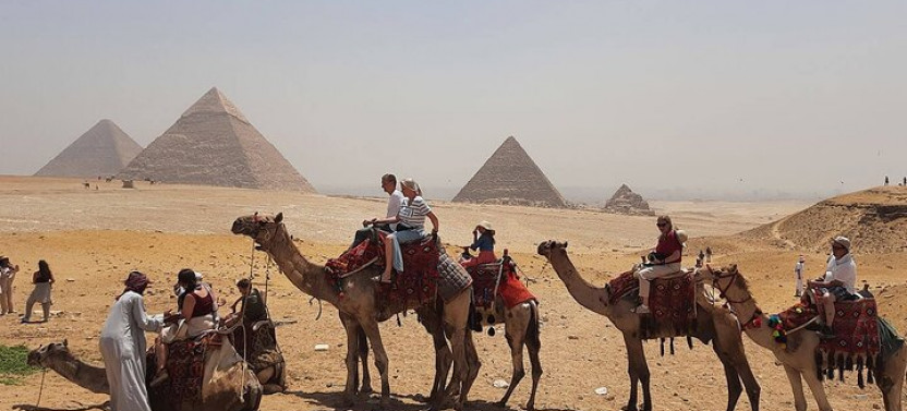Private Cairo Day Tour by Plane from Hurghada 