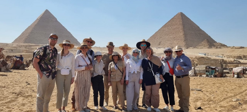 Cairo & Memphis Private Tour from Airport: Giza Pyramids & Sphinx w/ Lunch