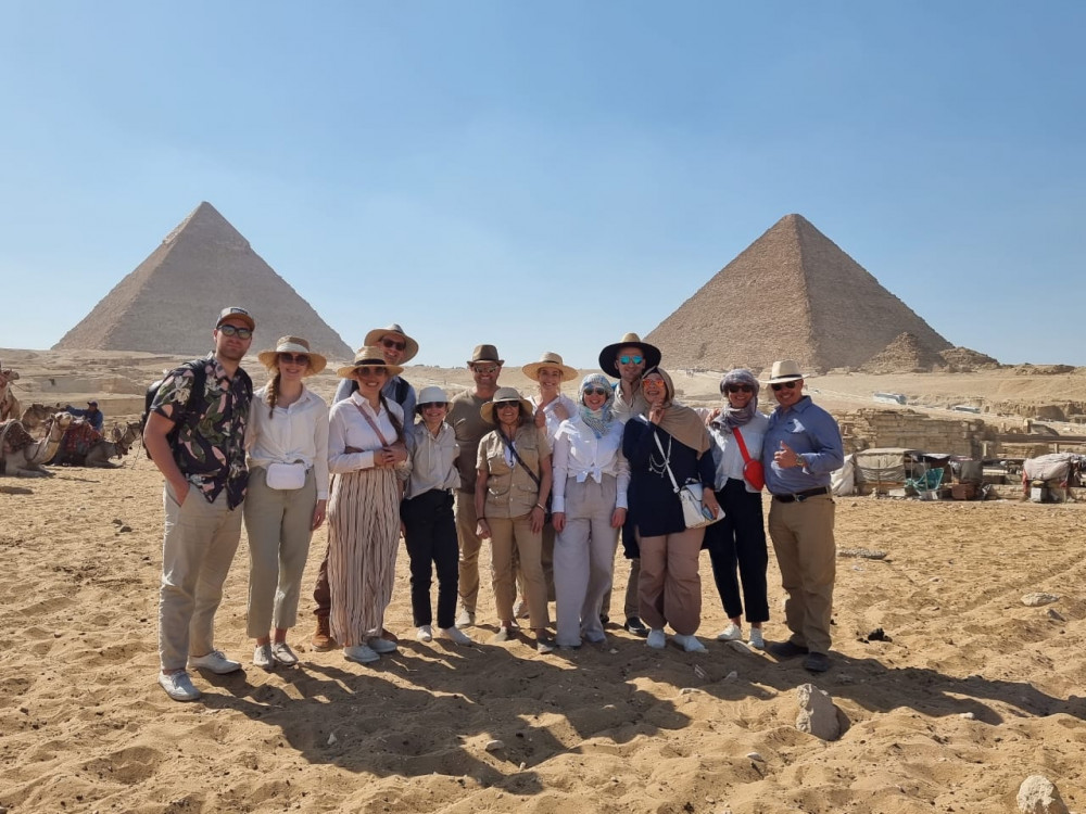 Cairo & Memphis Private Tour from Airport: Giza Pyramids & Sphinx w/ Lunch