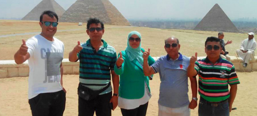 Cairo & Memphis Private Tour from Airport: Giza Pyramids & Sphinx w/ Lunch