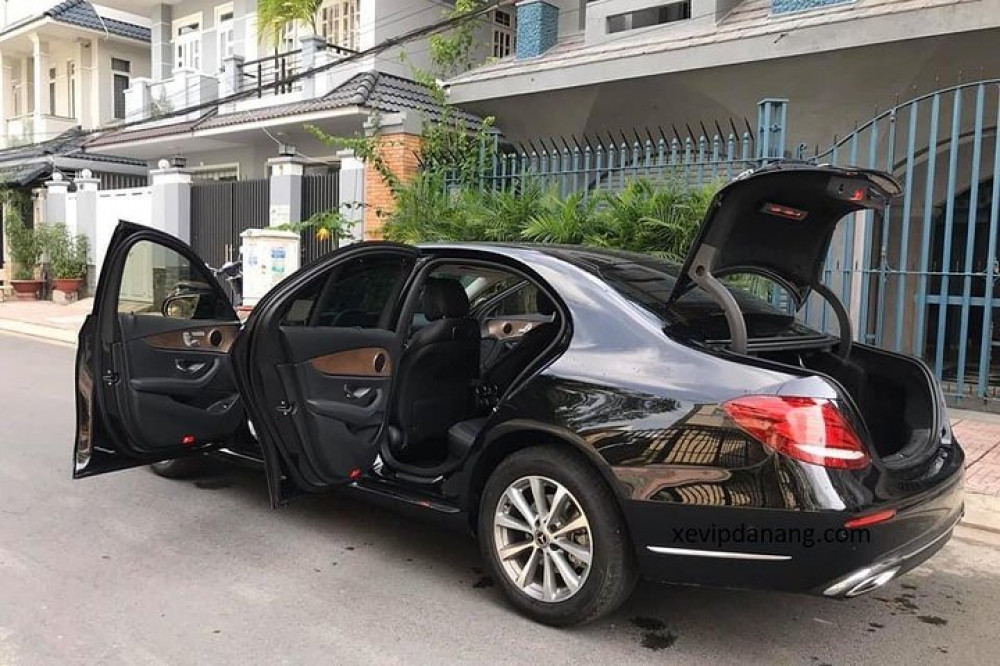 Private Transfer in a Mercedes E200 From Airport to Hotel in Da Nang