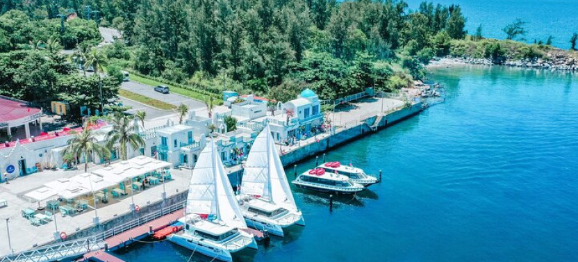 From Da Nang: 4 Hours Son Tra Peninsula Luxury Yacht Rental