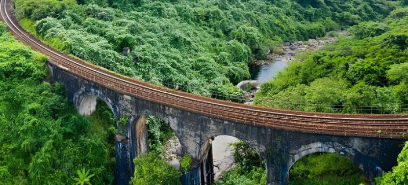 Full Day Historical Train Exploration of Hue from Da Nang