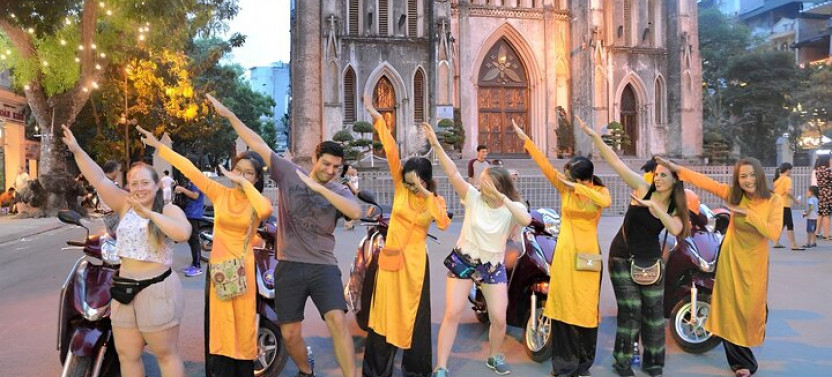Hanoi Motorbike Evening Food Tour