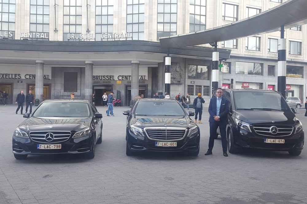 Private Transfer From Charleroi Airport to Bruges by Luxury Car