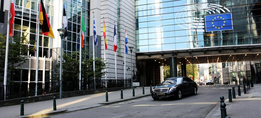 Private Arrival Transfer from Brussels Airport or City to Paris By Lux Car