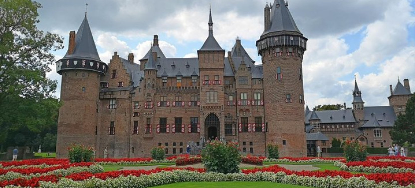 Private Transfer from Brussels to Amsterdam Stopping in De Haar Castle