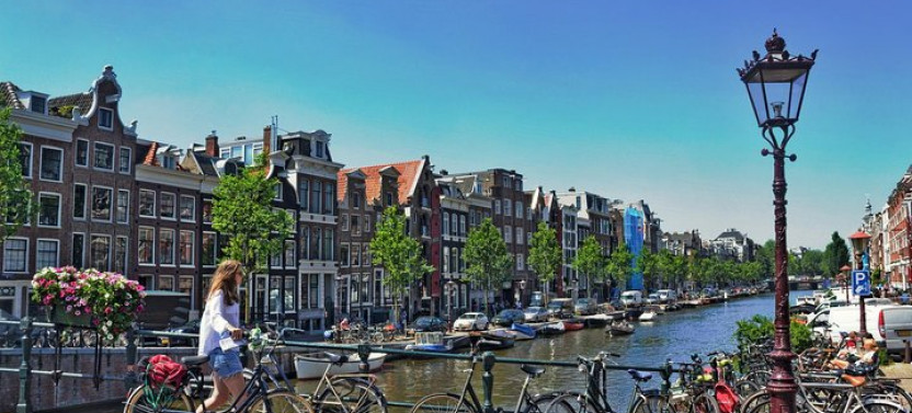 Private Arrival Transfer from Brussels to Amsterdam by Luxury car