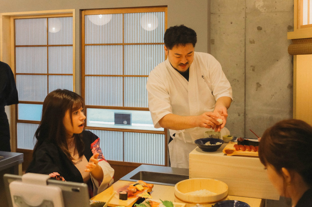 Authentic Nigiri Sushi Experience Near Tokyo Tower