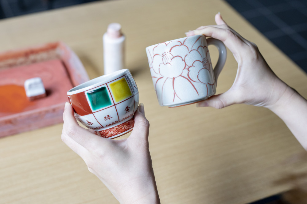 Traditional Etsuke Drawing on Kutani Ceramics in Kanazawa