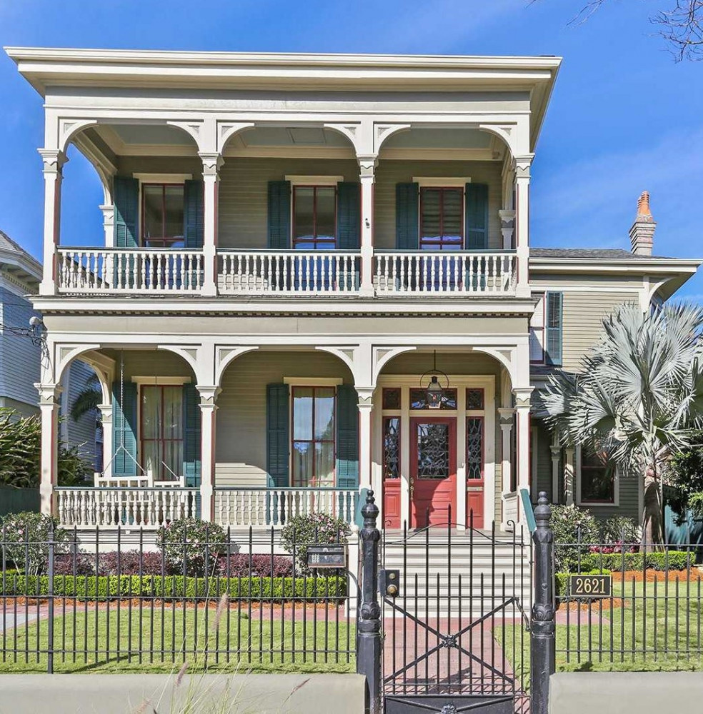 Garden District Walking Tour