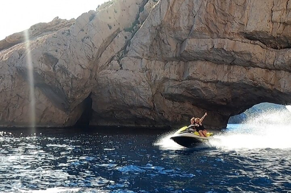 ES VEDRA CHARTER SL